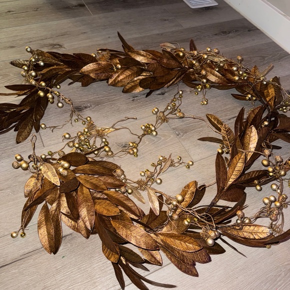 LCopper Laurel Leaf Garland with Gold Beaded Garland – Elegant Holiday Décor - Picture 3 of 8